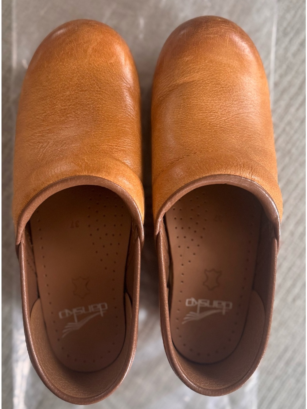 Dansko Professional Distressed Honey 
Clogs